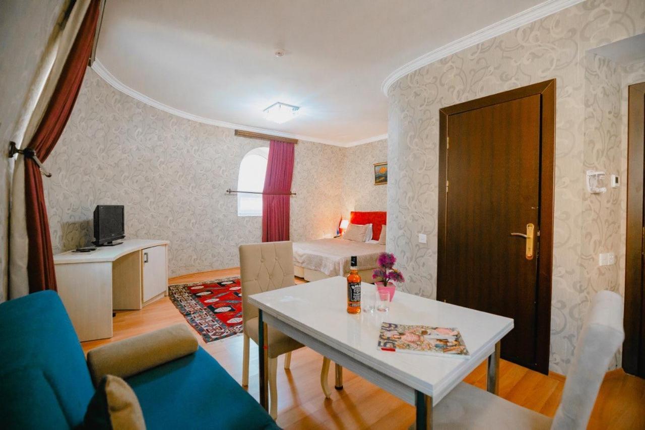 The Center Hotel Baku Bagian luar foto